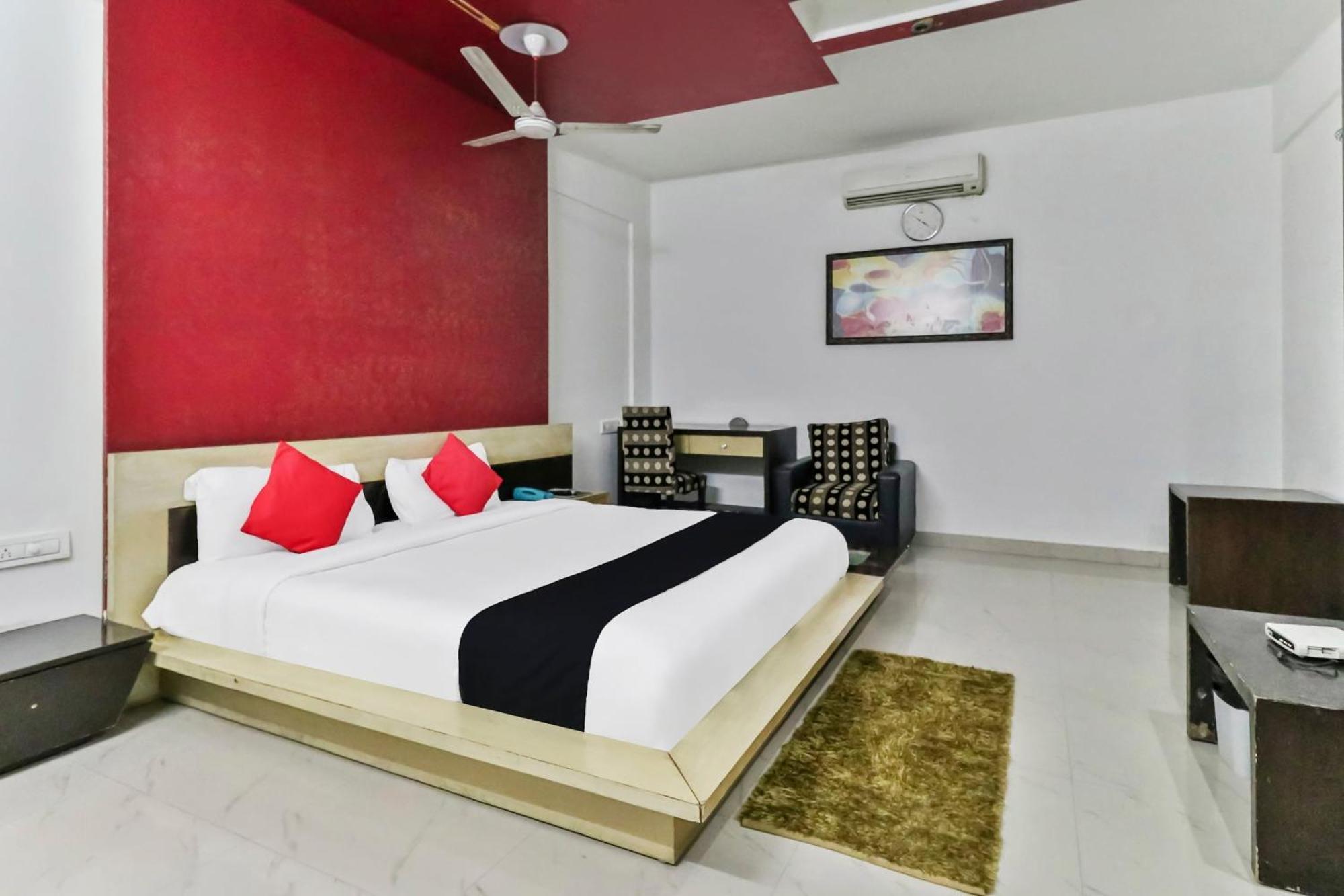 Capital O 16324 Niche Suites Bangalore Buitenkant foto