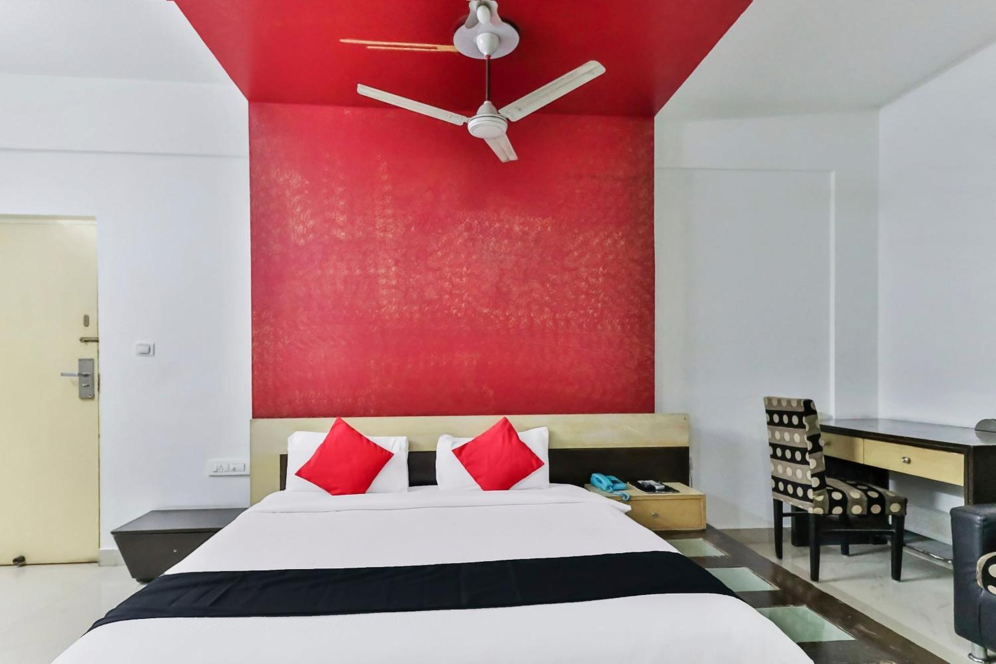 Capital O 16324 Niche Suites Bangalore Buitenkant foto